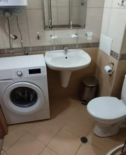 Plaza - - Sunny Apartment *