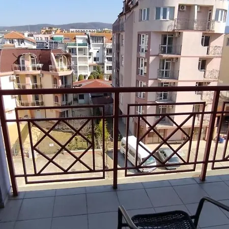 Daire Plaza - - Sunny